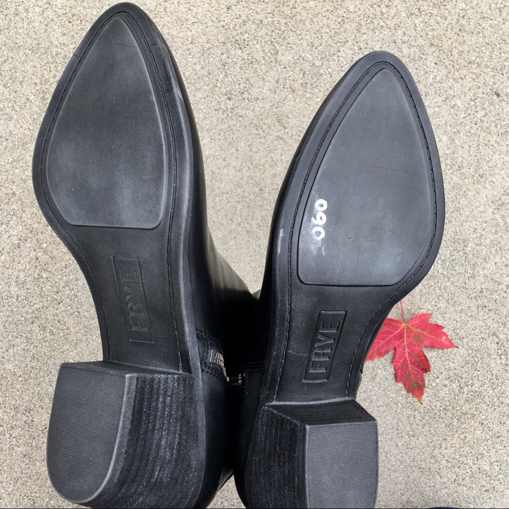 Sz 8 FRYE Judith black leather zip ankle bootie - Picture 5 of 8